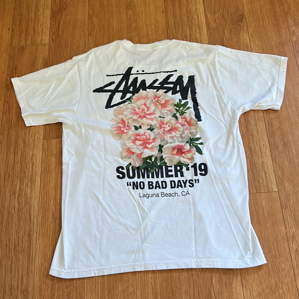 NWOT stussy tshirt